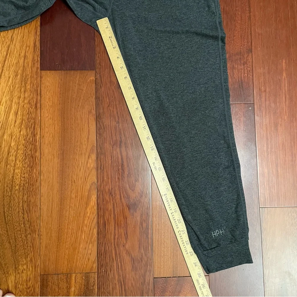 Vuori Sunday Jogger‎ Pants Women's Gray Performance Gym Stretch Knit Sz M B23 - Picture 10 of 11